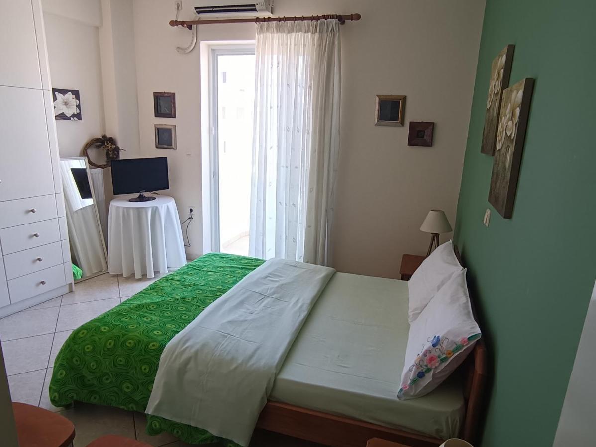 Thalia Apartment In Kalamata, 15' Walk From The City Center And The Beach Exterior foto